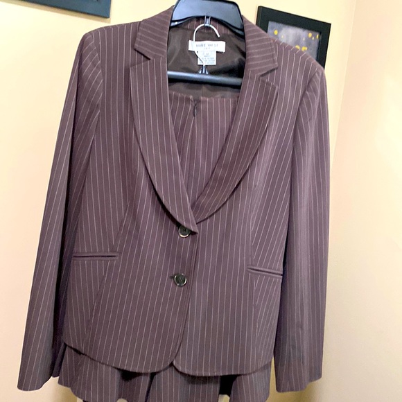 Nine west business suit. - Picture 1 of 9